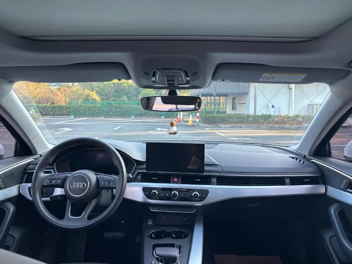 2020 Audi A4L 2.0T 190HP L4 7DCT,autocango,china used car exporter,china ev exporter,chinese used car exporter,chinese used ev exporter