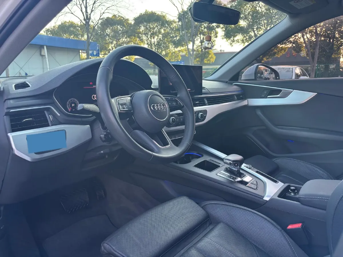 2020 Audi A4L 2.0T 190HP L4 7DCT,autocango,china used car exporter,china ev exporter,chinese used car exporter,chinese used ev exporter