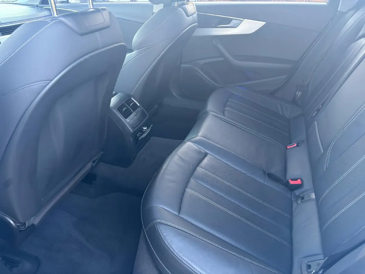 2020 Audi A4L 2.0T 190HP L4 7DCT,autocango,china used car exporter,china ev exporter,chinese used car exporter,chinese used ev exporter