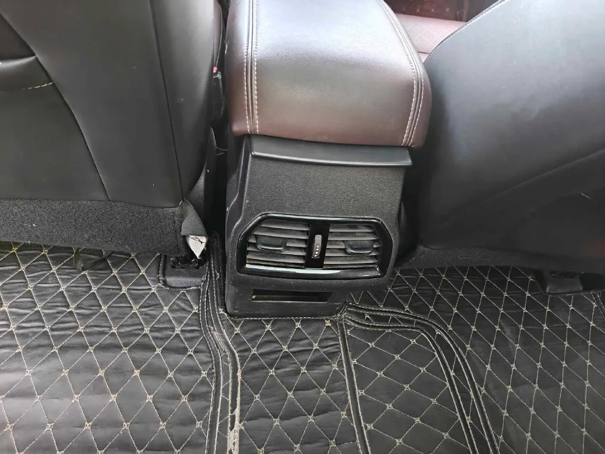 2020 WEY VV6 2.0T 227HP L4 7DCT,autocango,china used car exporter,china ev exporter,chinese used car exporter,chinese used ev exporter