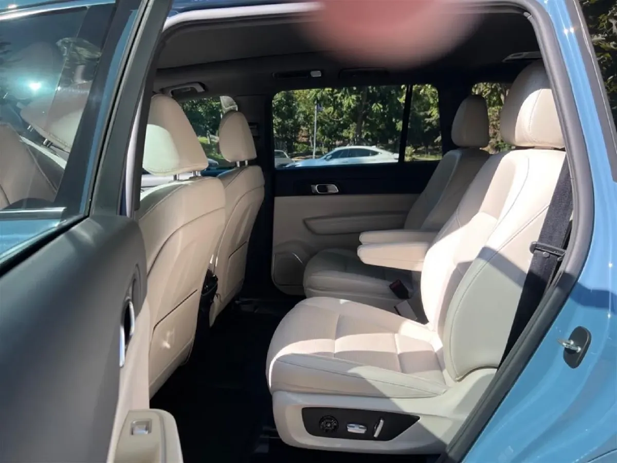 2021 Li ONE Range Extended 131HP REEV 40.5KWH,autocango,china used car exporter,china ev exporter,chinese used car exporter,chinese used ev exporter