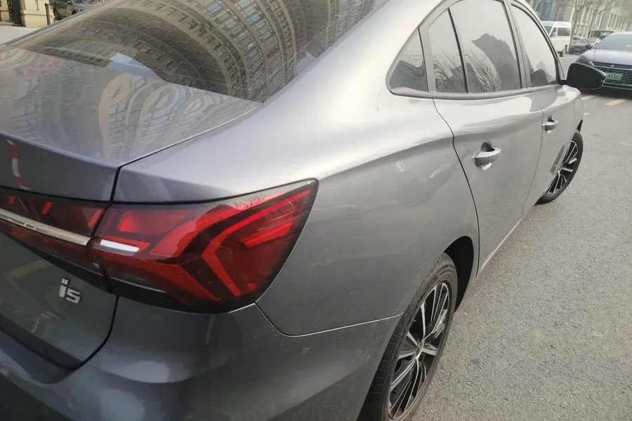 2021 Roewe i5 1.5L 120HP L4 5MT,autocango,china used car exporter,china ev exporter,chinese used car exporter,chinese used ev exporter