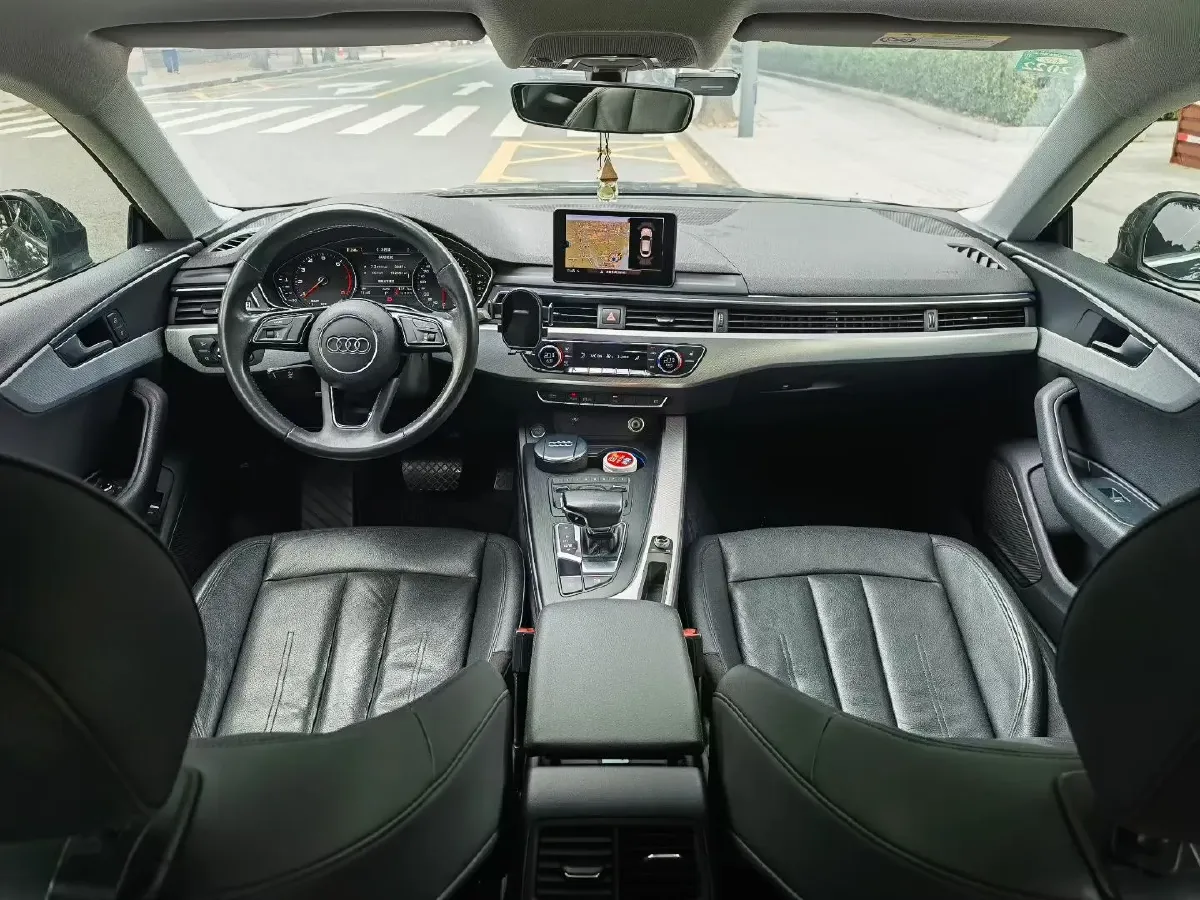 2019 Alfa Romeo Giulia 2.0T 280HP L4 8AT,autocango,china used car exporter,china ev exporter,chinese used car exporter,chinese used ev exporter