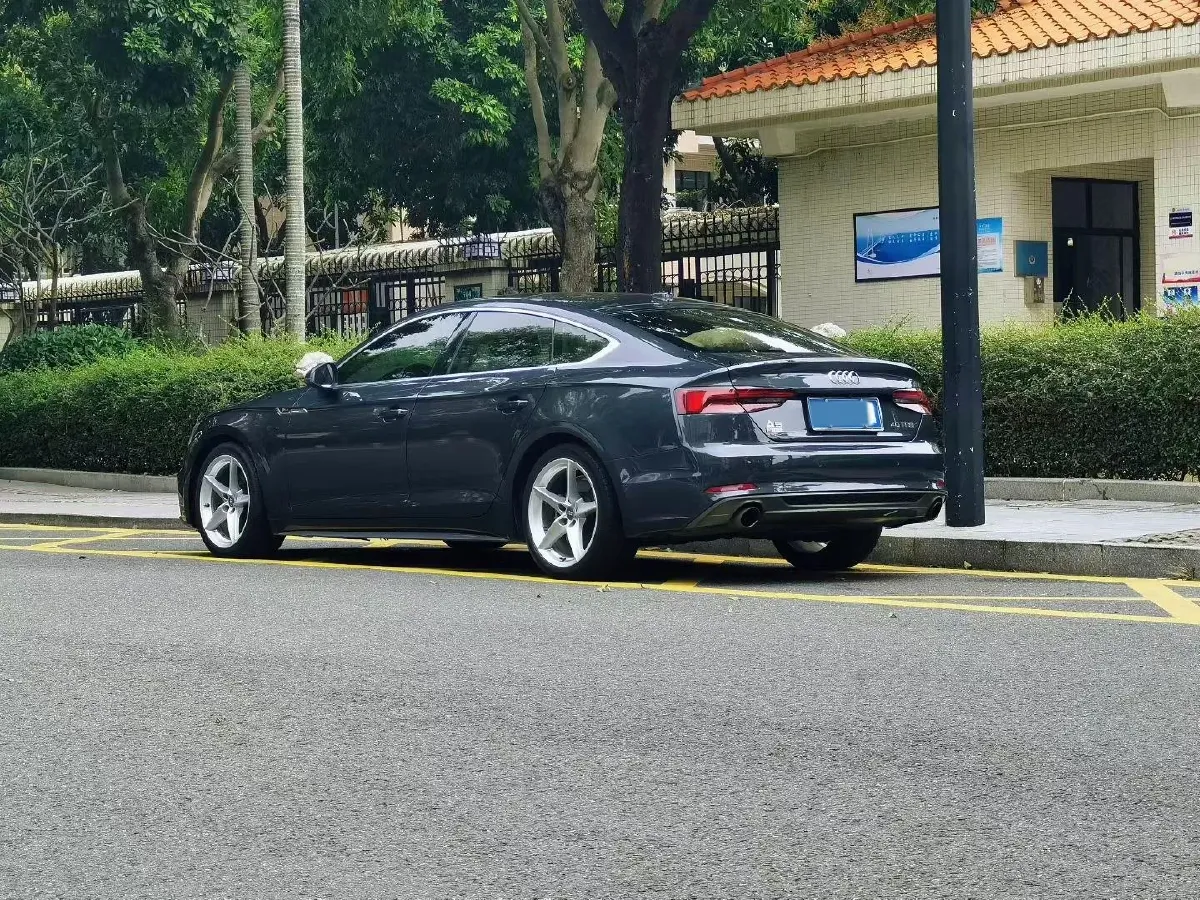 2019 Alfa Romeo Giulia 2.0T 280HP L4 8AT,autocango,china used car exporter,china ev exporter,chinese used car exporter,chinese used ev exporter