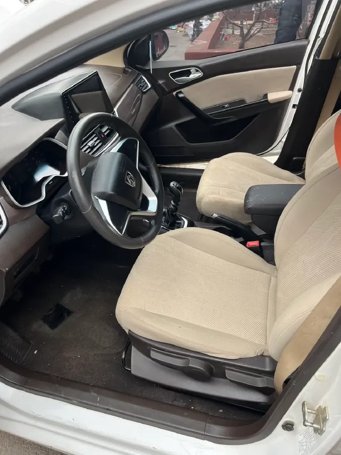 2017 BaoJun 310W 1.5L 112HP L4 6MT,autocango,china used car exporter,china ev exporter,chinese used car exporter,chinese used ev exporter