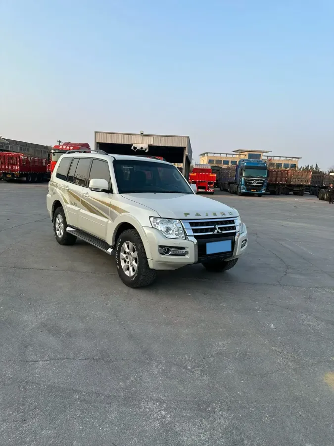 2016 Mitsubishi Pajero 3.0L 174HP V6 5AT,autocango,china used car exporter,china ev exporter,chinese used car exporter,chinese used ev exporter