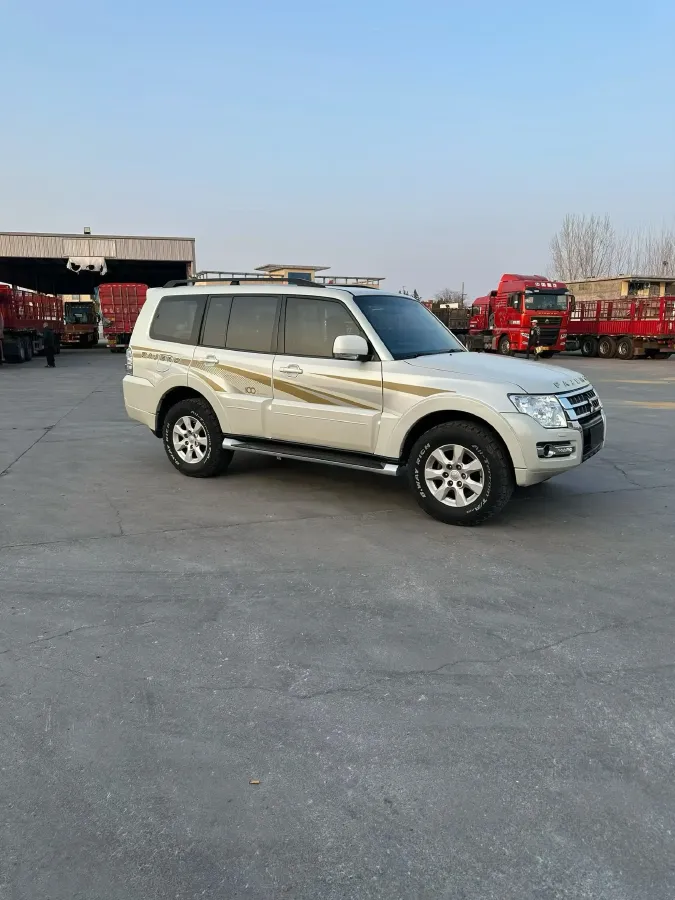 2016 Mitsubishi Pajero 3.0L 174HP V6 5AT,autocango,china used car exporter,china ev exporter,chinese used car exporter,chinese used ev exporter
