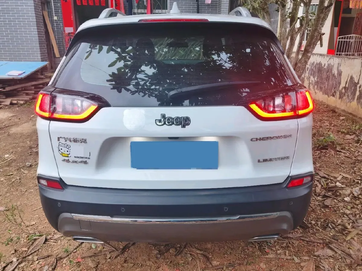 2019 Jeep Cherokee 2.0T 265HP L4 9AT,autocango,china used car exporter,china ev exporter,chinese used car exporter,chinese used ev exporter