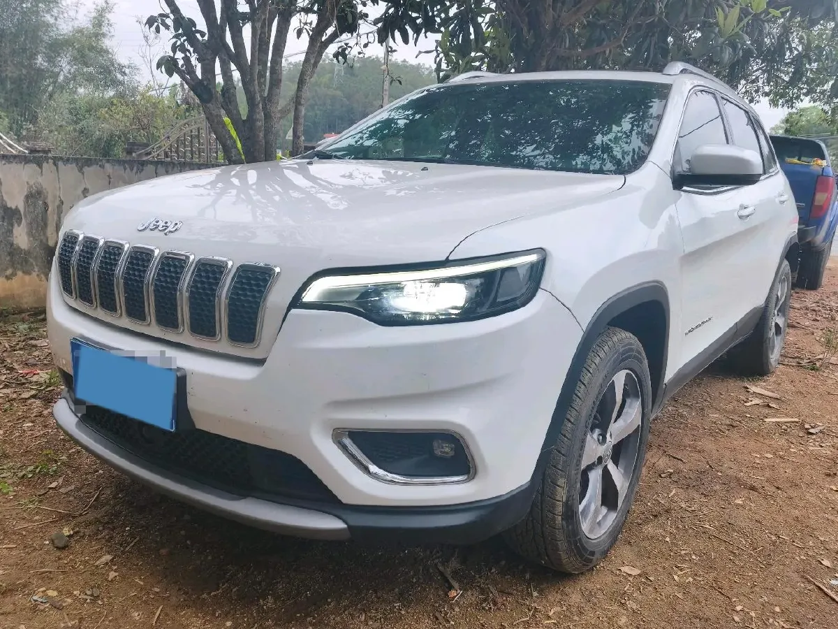 2019 Jeep Cherokee 2.0T 265HP L4 9AT,autocango,china used car exporter,china ev exporter,chinese used car exporter,chinese used ev exporter