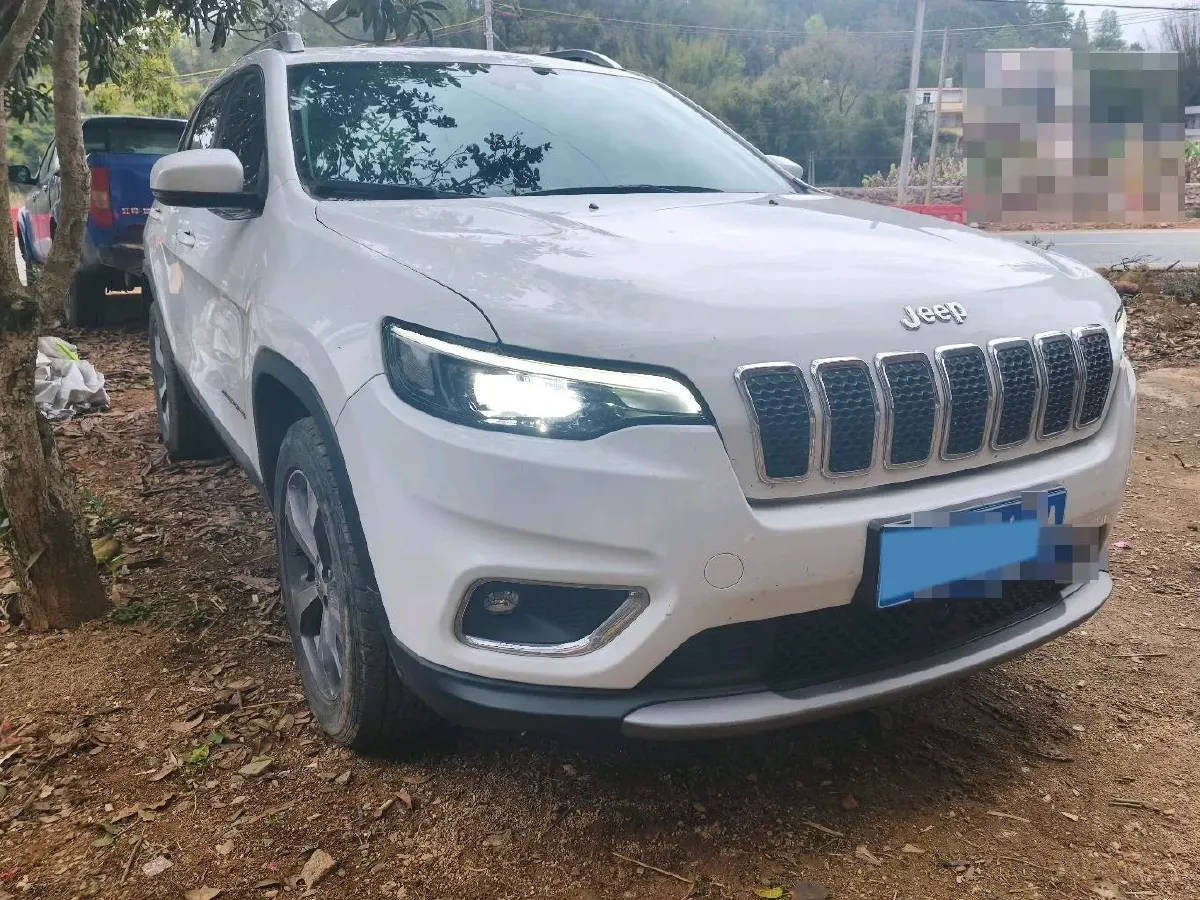 2019 Jeep Cherokee 2.0T 265HP L4 9AT,autocango,china used car exporter,china ev exporter,chinese used car exporter,chinese used ev exporter