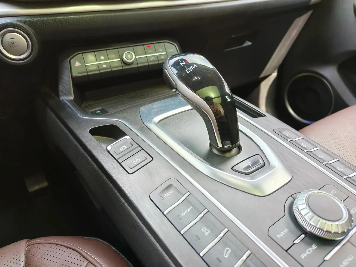 2020 WEY VV6 2.0T 227HP L4 7DCT,autocango,china used car exporter,china ev exporter,chinese used car exporter,chinese used ev exporter