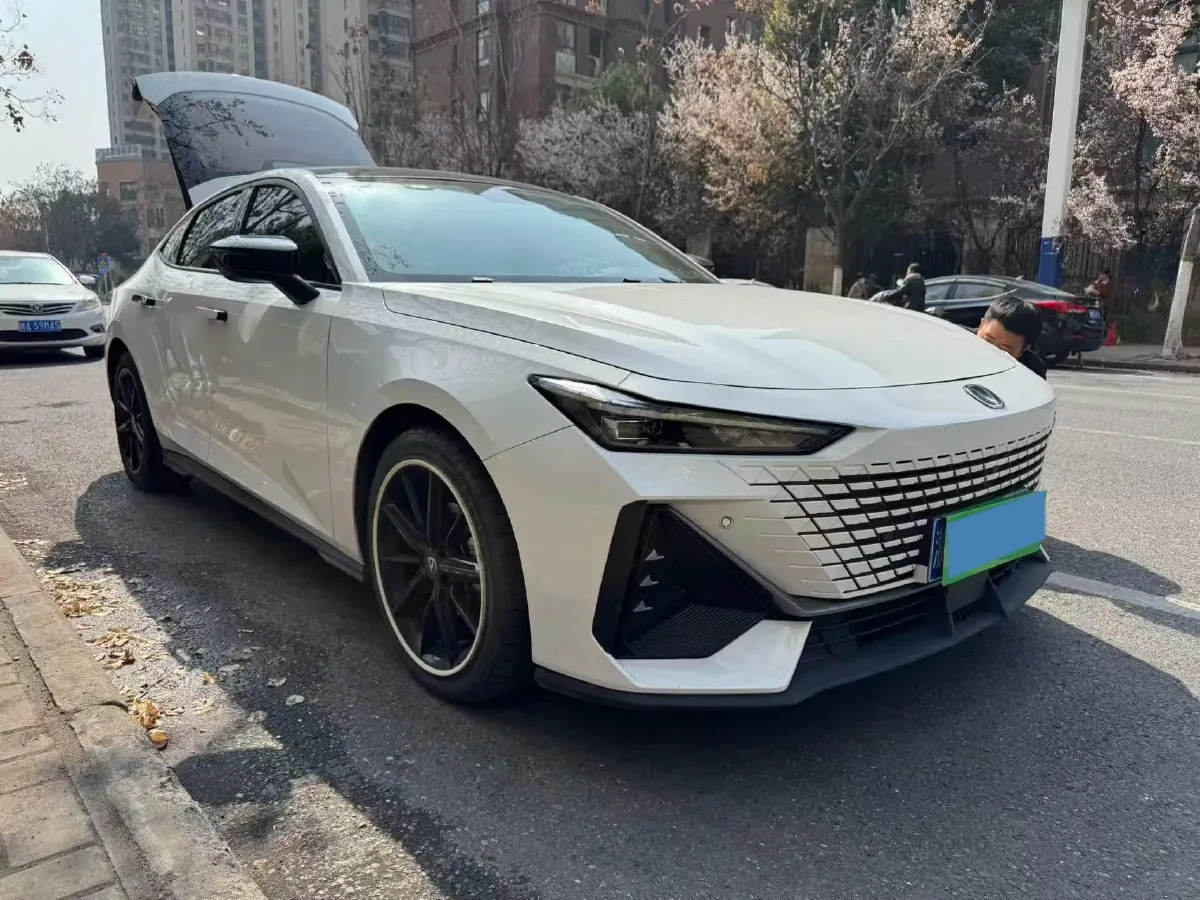 2022 ChangAn UNI-V 1.5T 188HP L4 7DCT,autocango,china used car exporter,china ev exporter,chinese used car exporter,chinese used ev exporter