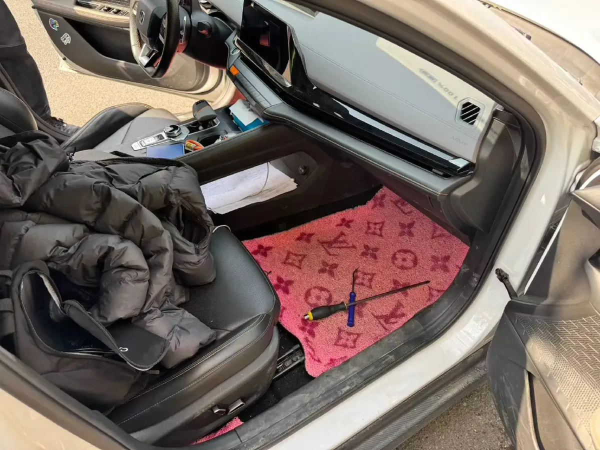 2022 ChangAn UNI-V 1.5T 188HP L4 7DCT,autocango,china used car exporter,china ev exporter,chinese used car exporter,chinese used ev exporter