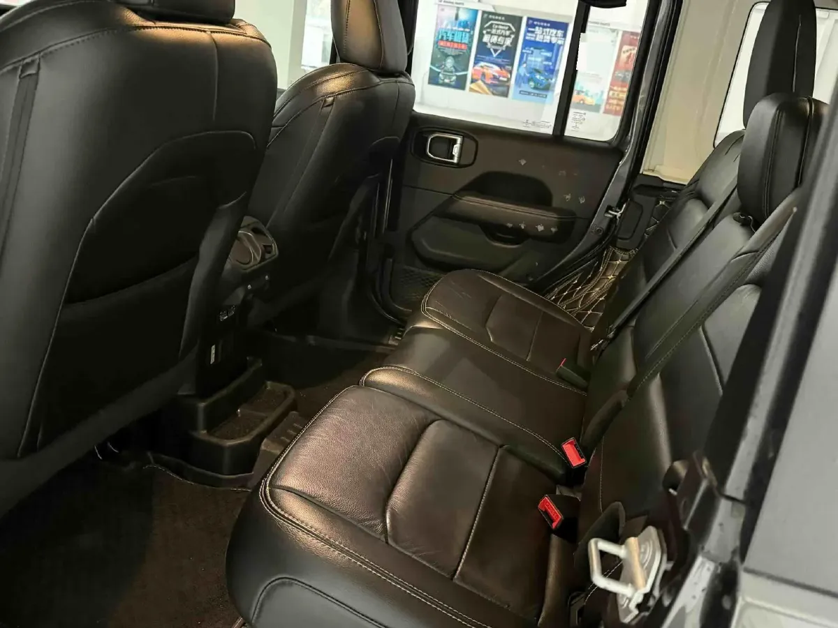 2019 Jeep Wrangler 2.0T 266HP L4 8AT,autocango,china used car exporter,china ev exporter,chinese used car exporter,chinese used ev exporter