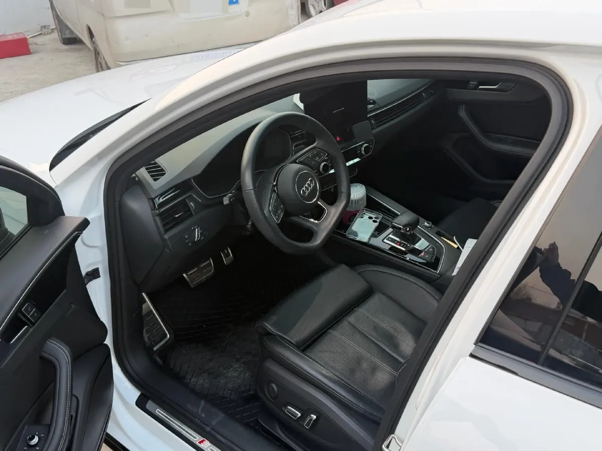 2023 Audi A4L 2.0T 190HP L4 7DCT,autocango,china used car exporter,china ev exporter,chinese used car exporter,chinese used ev exporter