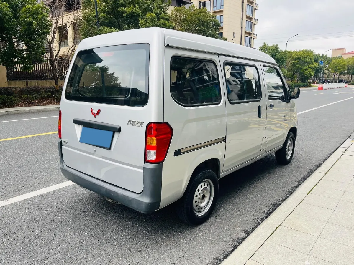 2020 WuLing ZhiGuang 1.2L 76HP L4 5MT,autocango,china used car exporter,china ev exporter,chinese used car exporter,chinese used ev exporter