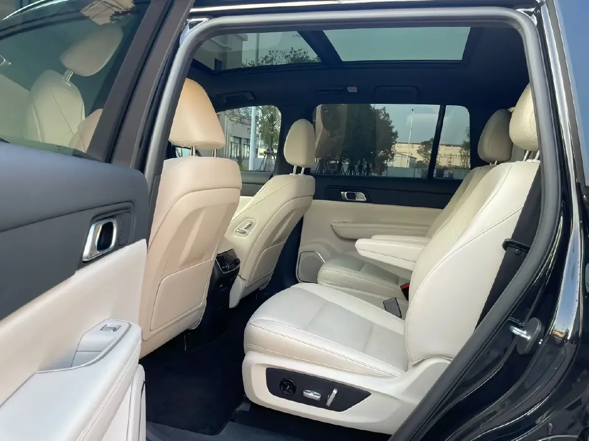 2021 Li ONE Range Extended 131HP REEV 40.5KWH,autocango,china used car exporter,china ev exporter,chinese used car exporter,chinese used ev exporter