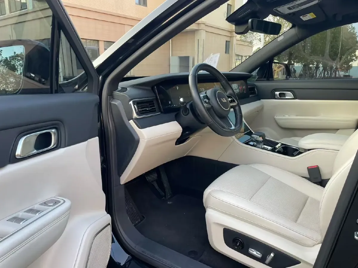 2021 Li ONE Range Extended 131HP REEV 40.5KWH,autocango,china used car exporter,china ev exporter,chinese used car exporter,chinese used ev exporter