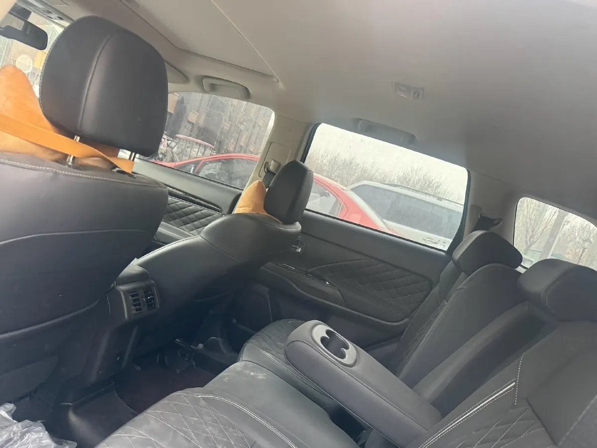 2021 Mitsubishi Outlander 2.4L 192HP L4 CVT,autocango,china used car exporter,china ev exporter,chinese used car exporter,chinese used ev exporter