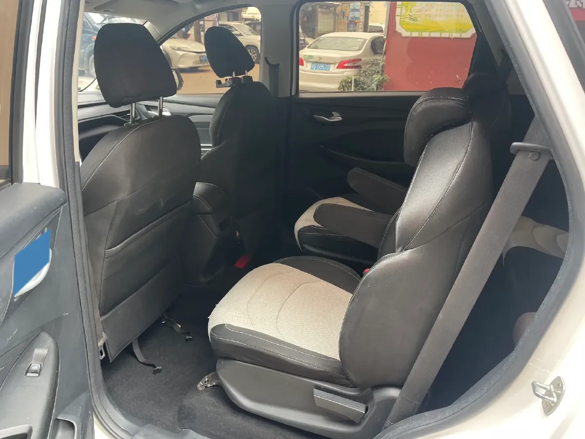 2019 WuLing HongGuang S3 1.5L 99HP L4 6MT,autocango,china used car exporter,china ev exporter,chinese used car exporter,chinese used ev exporter