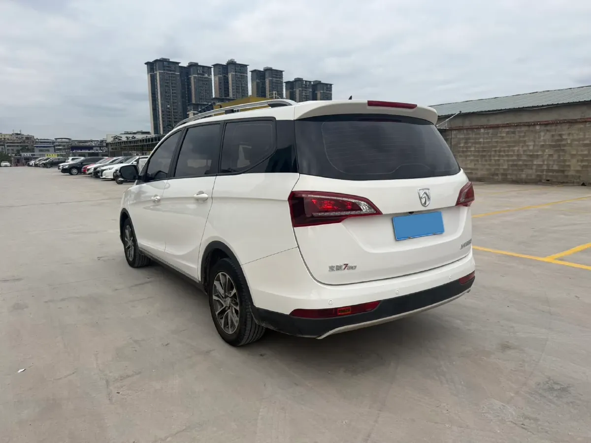 2021 BaoJun 730 1.5L 105HP L4 6MT,autocango,china used car exporter,china ev exporter,chinese used car exporter,chinese used ev exporter