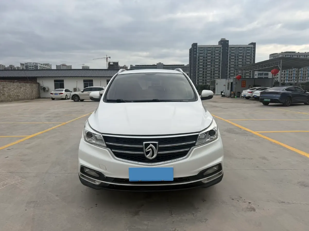 2021 BaoJun 730 1.5L 105HP L4 6MT,autocango,china used car exporter,china ev exporter,chinese used car exporter,chinese used ev exporter