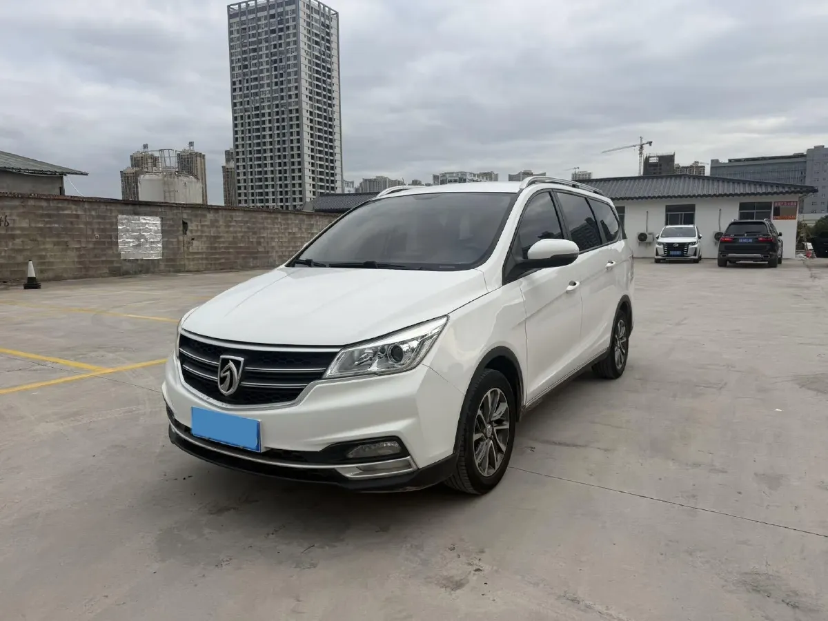 2021 BaoJun 730 1.5L 105HP L4 6MT,autocango,china used car exporter,china ev exporter,chinese used car exporter,chinese used ev exporter