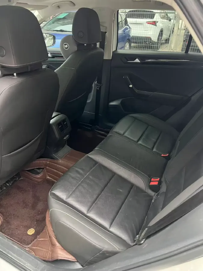 2022 Volkswagen T-Roc 1.4T 150HP L4 7DCT,autocango,china used car exporter,china ev exporter,chinese used car exporter,chinese used ev exporter