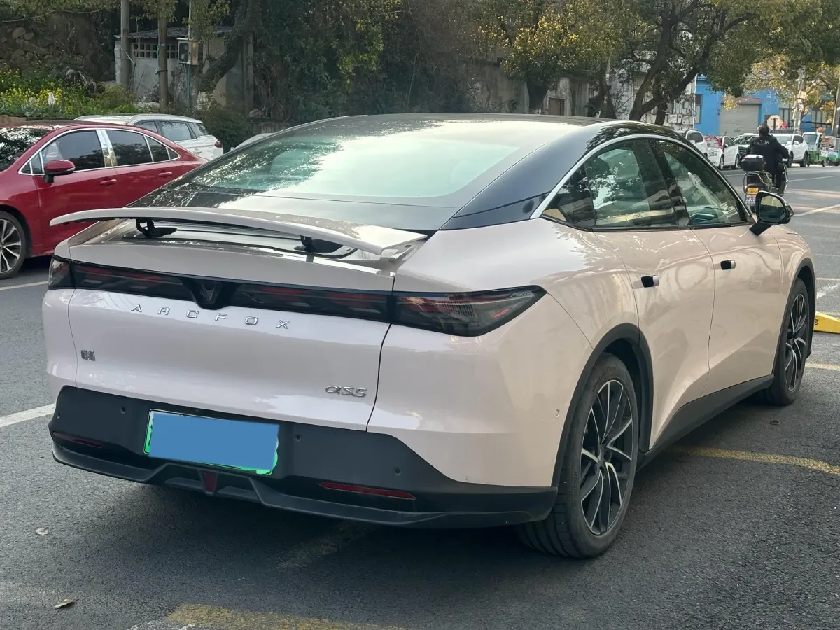 2024 ARCFOX αT5 BEV 79.2KWH,autocango,china used car exporter,china ev exporter,chinese used car exporter,chinese used ev exporter