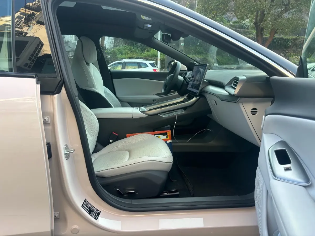 2024 ARCFOX αT5 BEV 79.2KWH,autocango,china used car exporter,china ev exporter,chinese used car exporter,chinese used ev exporter