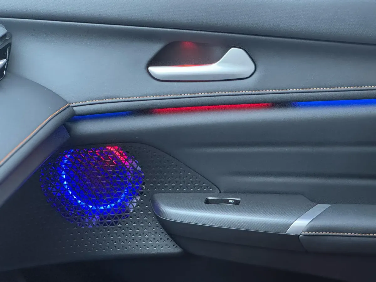 2025 ChangAn UNI-V 1.5T 192HP L4 7DCT,autocango,china used car exporter,china ev exporter,chinese used car exporter,chinese used ev exporter