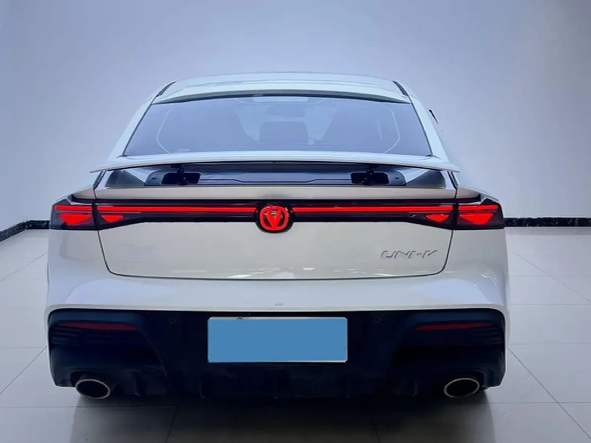 2025 ChangAn UNI-V 1.5T 192HP L4 7DCT,autocango,china used car exporter,china ev exporter,chinese used car exporter,chinese used ev exporter