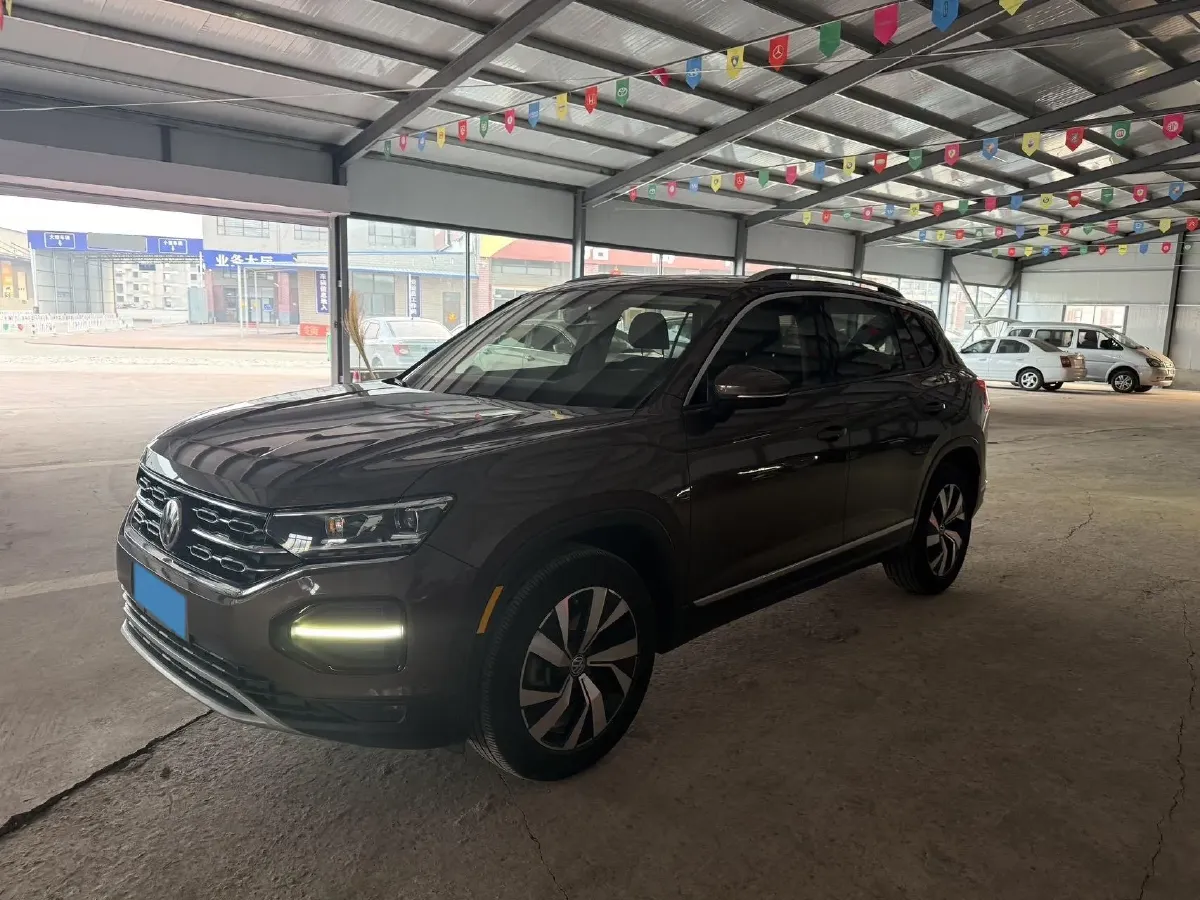2019 Jeep Cherokee 2.0T 234HP L4 9AT,autocango,china used car exporter,china ev exporter,chinese used car exporter,chinese used ev exporter