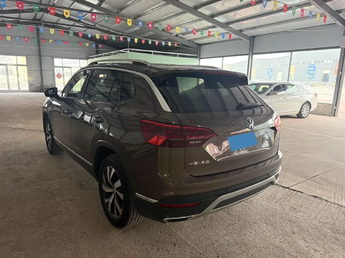 2019 Jeep Cherokee 2.0T 234HP L4 9AT,autocango,china used car exporter,china ev exporter,chinese used car exporter,chinese used ev exporter