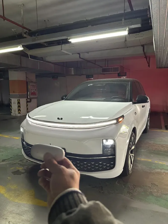 2023 Li L8 Range Extended 154HP REEV 40.9KWH,autocango,china used car exporter,china ev exporter,chinese used car exporter,chinese used ev exporter