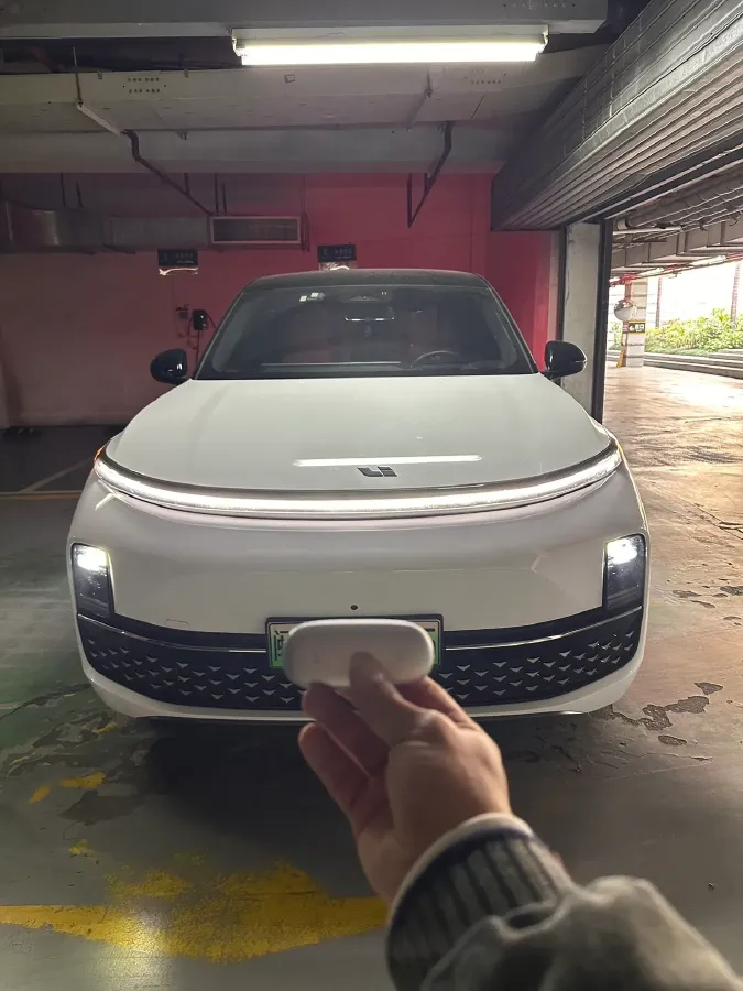 2023 Li L8 Range Extended 154HP REEV 40.9KWH,autocango,china used car exporter,china ev exporter,chinese used car exporter,chinese used ev exporter