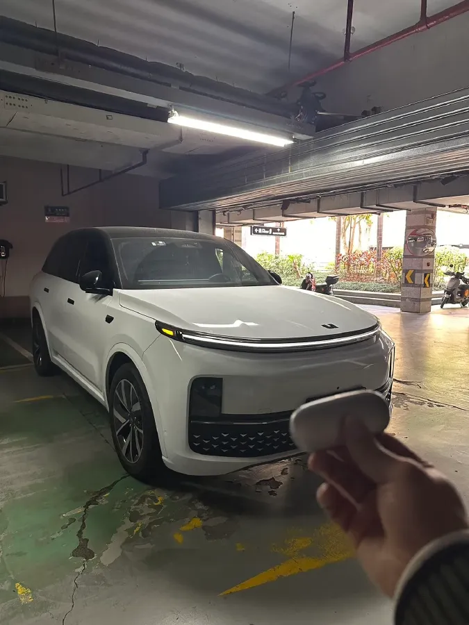 2023 Li L8 Range Extended 154HP REEV 40.9KWH,autocango,china used car exporter,china ev exporter,chinese used car exporter,chinese used ev exporter