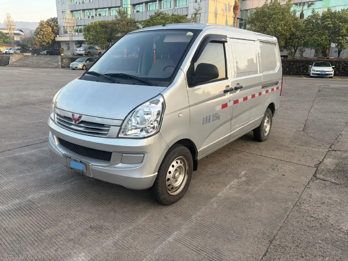 2020 WuLing RongGuang 1.2L 76HP L4 5MT,autocango,china used car exporter,china ev exporter,chinese used car exporter,chinese used ev exporter