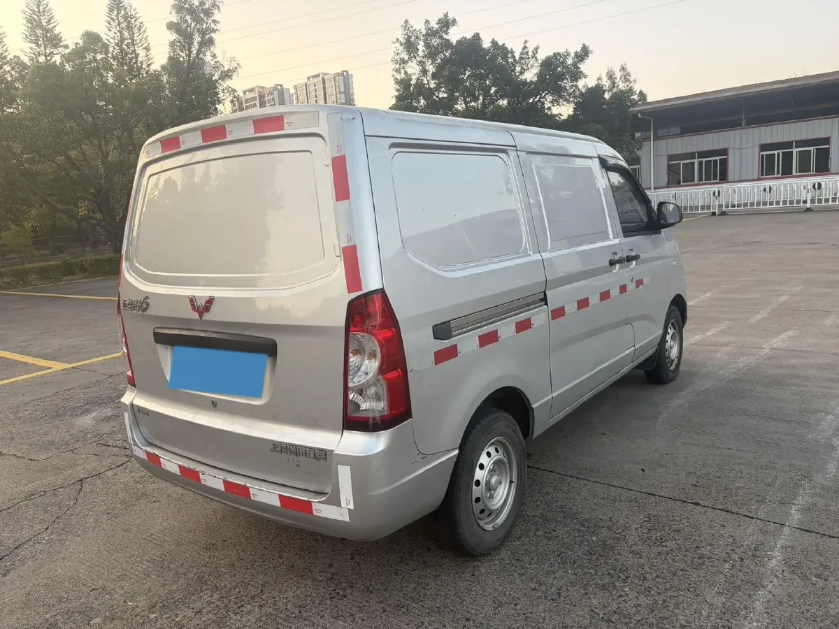 2020 WuLing RongGuang 1.2L 76HP L4 5MT,autocango,china used car exporter,china ev exporter,chinese used car exporter,chinese used ev exporter