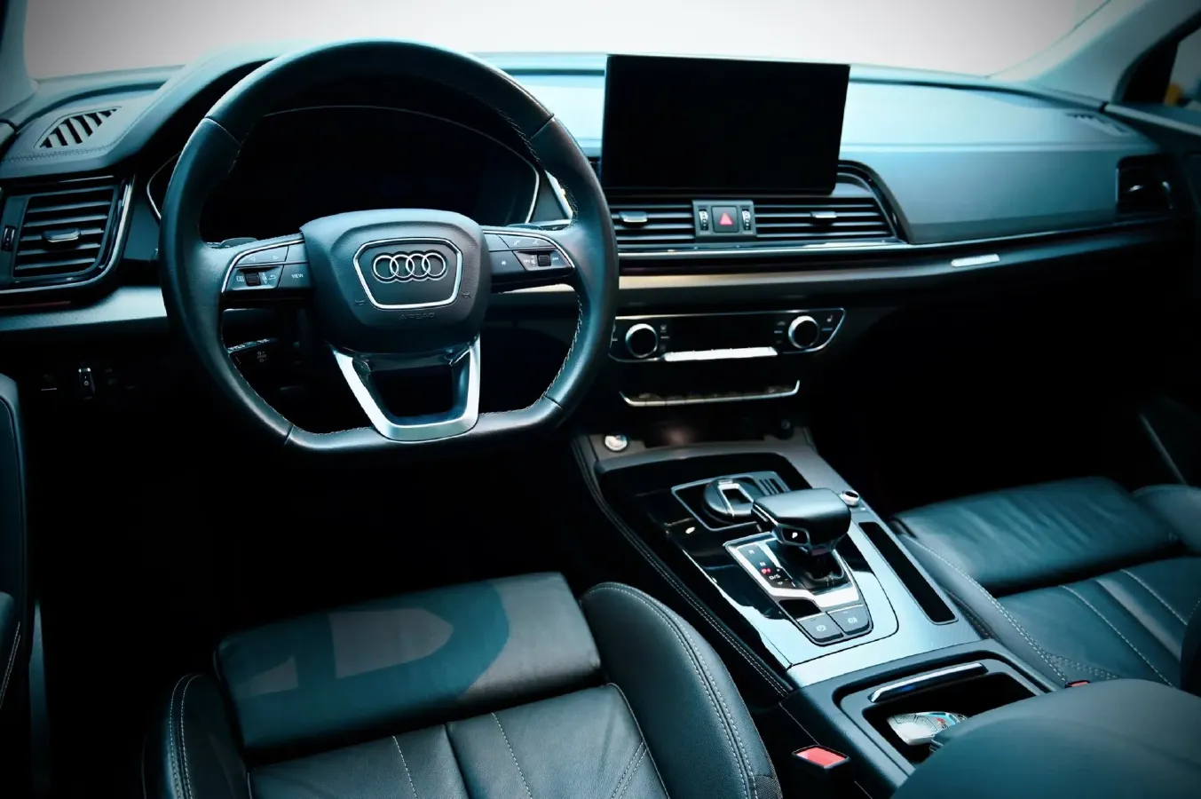 2022 Audi Q5L 2.0T 190HP L4 7DCT,autocango,china used car exporter,china ev exporter,chinese used car exporter,chinese used ev exporter