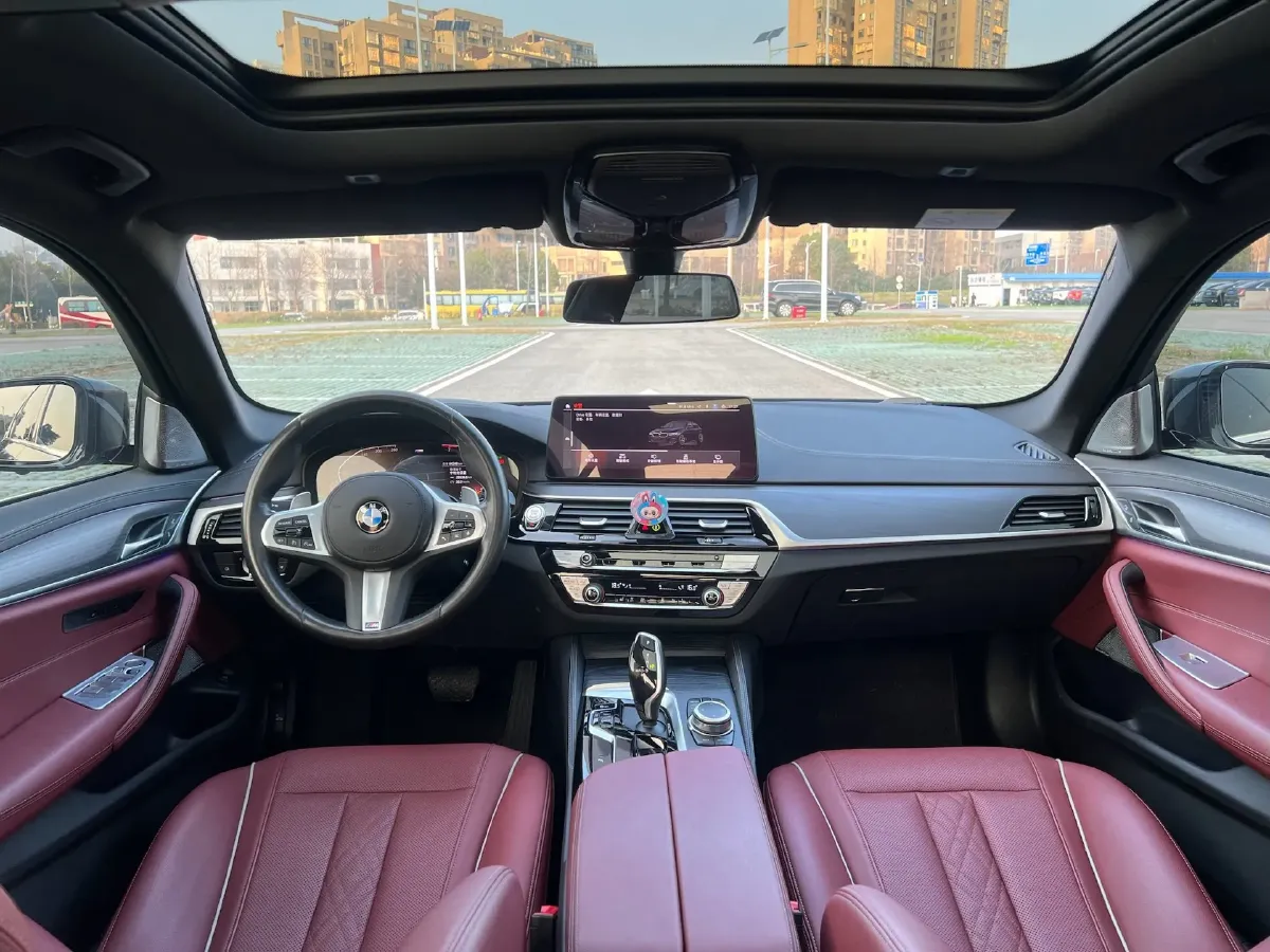 2022 BMW 5 Series 2.0T 245HP L4 8AT,autocango,china used car exporter,china ev exporter,chinese used car exporter,chinese used ev exporter