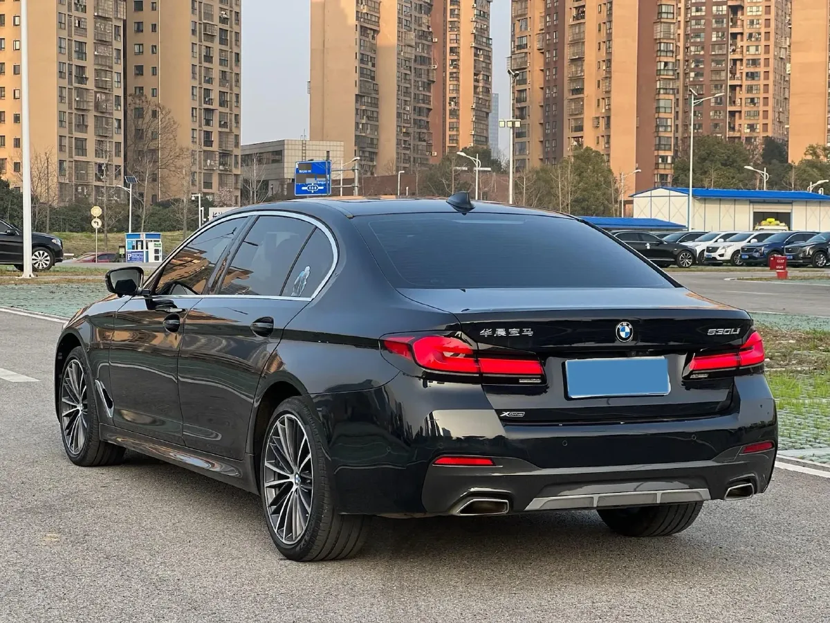 2022 BMW 5 Series 2.0T 245HP L4 8AT,autocango,china used car exporter,china ev exporter,chinese used car exporter,chinese used ev exporter