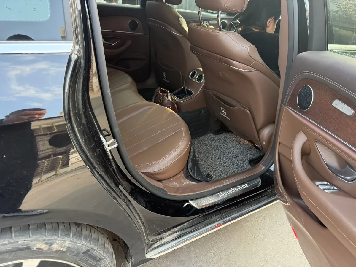 2023 Mercedes-Benz E Class 2.0T 211HP L4 9AT PHEV 25.4KWH,autocango,china used car exporter,china ev exporter,chinese used car exporter,chinese used ev exporter