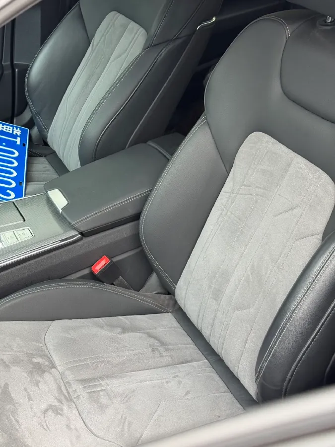 2023 Audi A6L 2.0T 190HP L4 7DCT,autocango,china used car exporter,china ev exporter,chinese used car exporter,chinese used ev exporter