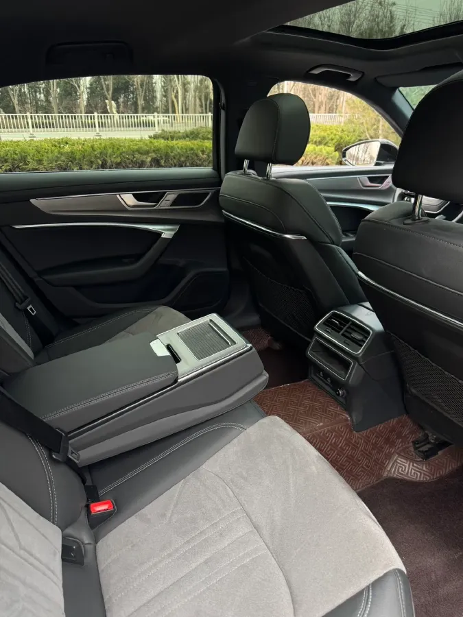 2023 Audi A6L 2.0T 190HP L4 7DCT,autocango,china used car exporter,china ev exporter,chinese used car exporter,chinese used ev exporter