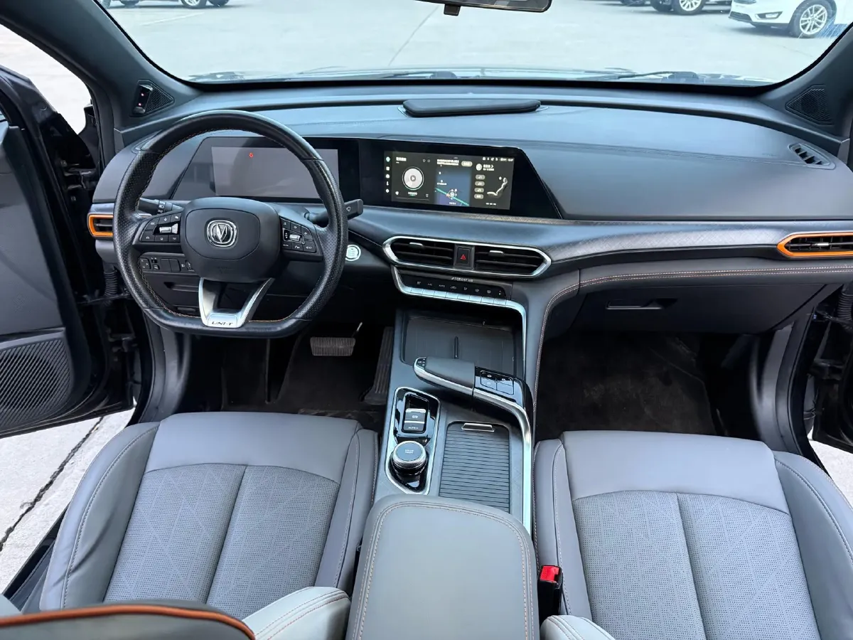 2022 ChangAn UNI-T 1.5T 188HP L4 7DCT,autocango,china used car exporter,china ev exporter,chinese used car exporter,chinese used ev exporter