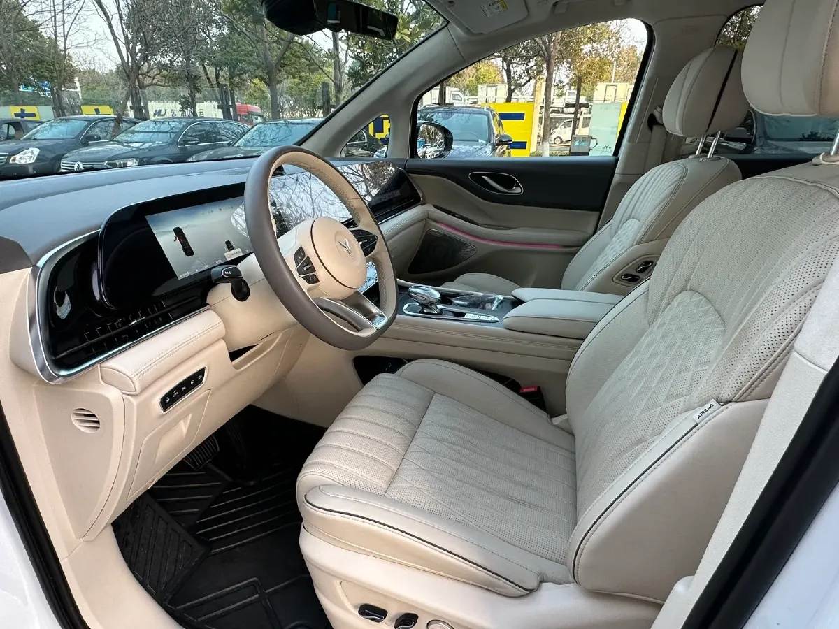 2024 Voyah Dream 1.5T 150HP L4 PHEV 43KWH,autocango,china used car exporter,china ev exporter,chinese used car exporter,chinese used ev exporter