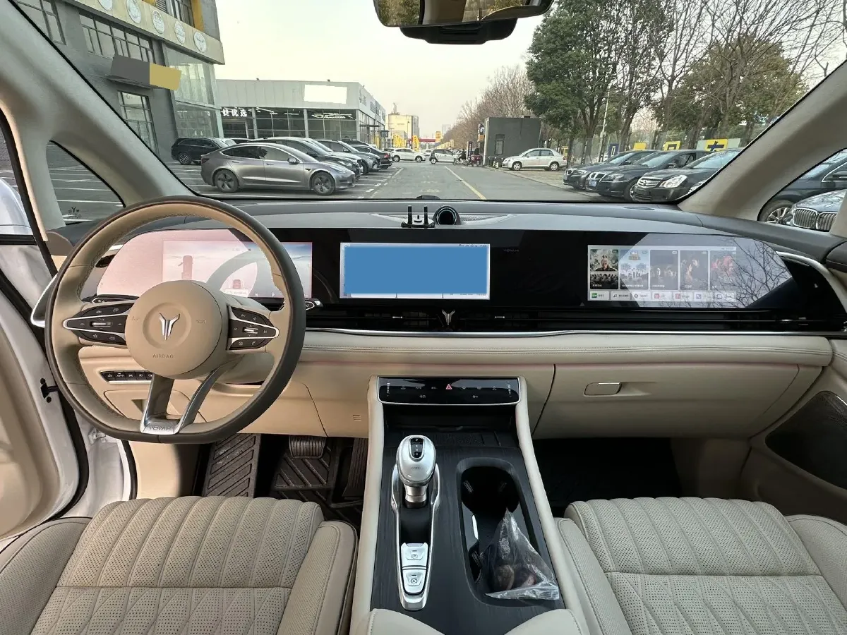 2024 Voyah Dream 1.5T 150HP L4 PHEV 43KWH,autocango,china used car exporter,china ev exporter,chinese used car exporter,chinese used ev exporter