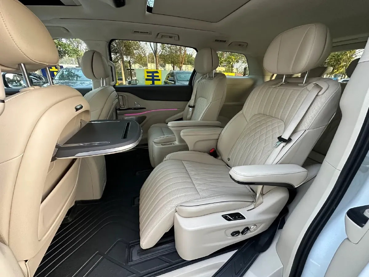 2024 Voyah Dream 1.5T 150HP L4 PHEV 43KWH,autocango,china used car exporter,china ev exporter,chinese used car exporter,chinese used ev exporter