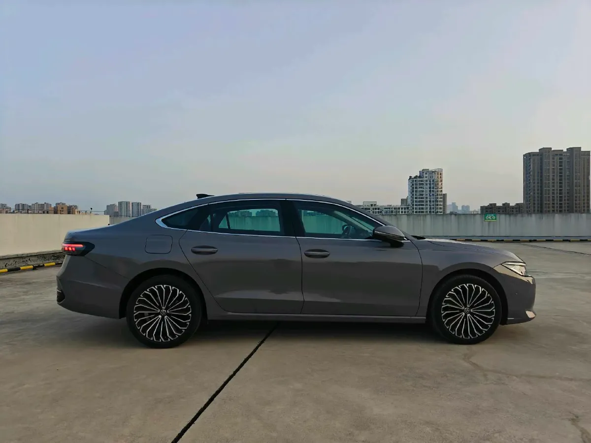 2025 Volkswagen Passat 2.0T 220HP L4 7DCT,autocango,china used car exporter,china ev exporter,chinese used car exporter,chinese used ev exporter